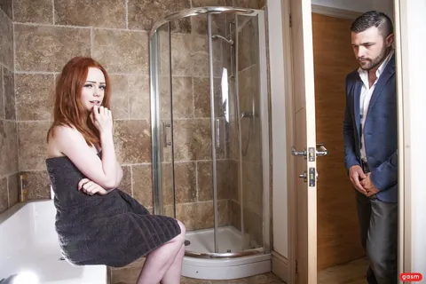 Ella Hughes: Petite British Redhead Spreads Her Big Ass in the Bathroom – photo 11 of 15