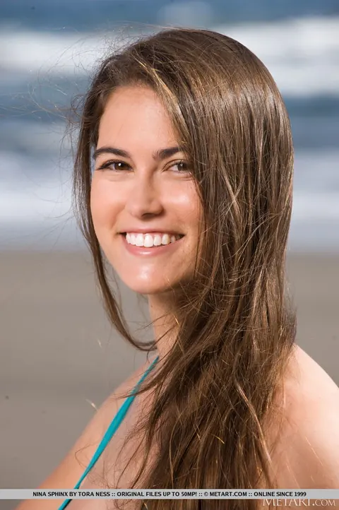 Nina Sphinx: PAWG Brunette Strips Off Her Bikini and Spreads on the Beach – photo 1 of 18