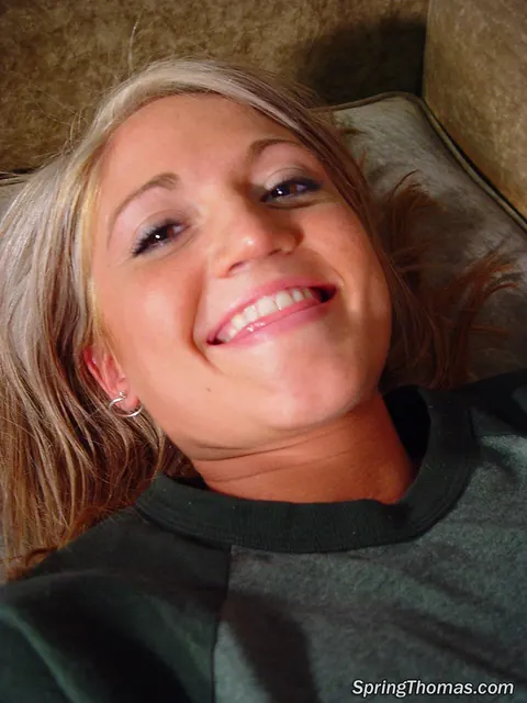 Spring Thomas: Busty Blonde Bares Her Shaved Pussy and Spreads Wide on the Sofa – photo 9 of 18