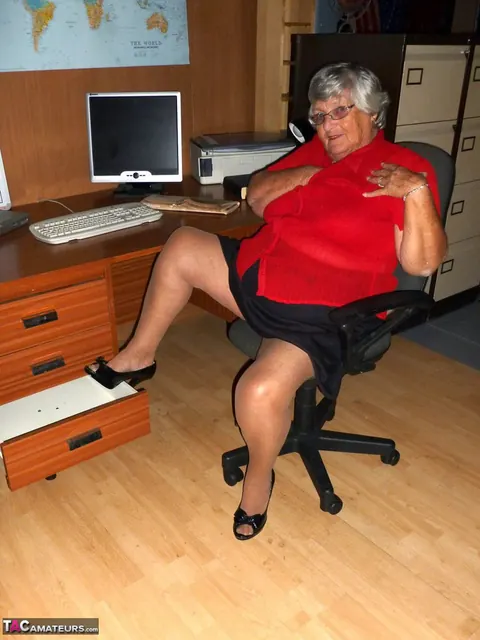 Busty British BBW Poses Nude in Heels at the Office Desk – photo 3 of 20