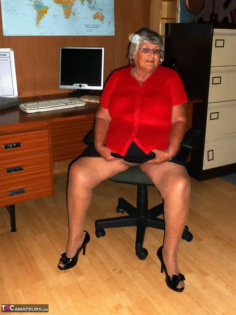 Busty British BBW Poses Nude in Heels at the Office Desk – photo 2 of 20