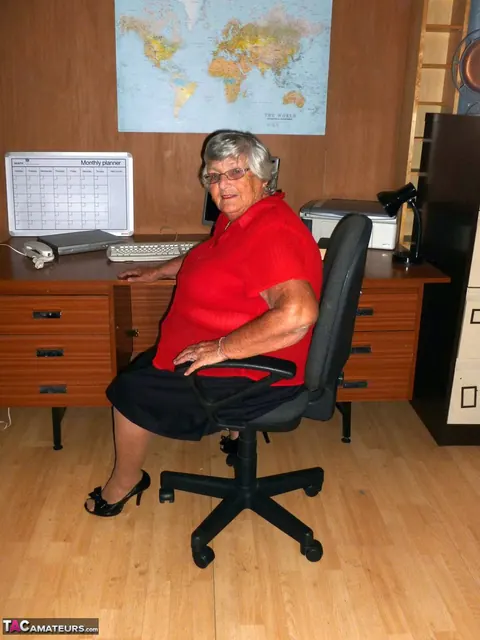 Busty British BBW Poses Nude in Heels at the Office Desk – photo 1 of 20
