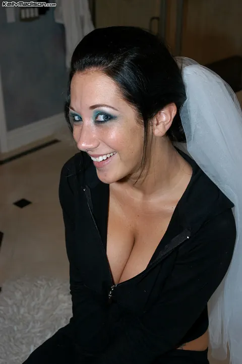Jayden Jaymes: Busty Brunette MILF Spreads and Gets Fucked in a Threesome at a Wedding – photo 13 of 16