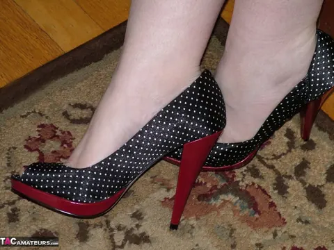 Taffy Spanx: Busty Blonde MILF Poses Naked Wearing Heels and Glasses – photo 4 of 16