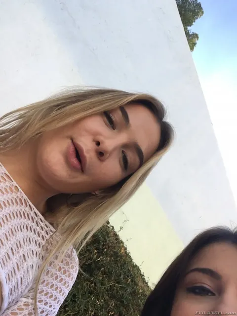 Adria Rae: Tall Blonde and Brunette Spread Outdoors Showing Their Big Tits – photo 4 of 20