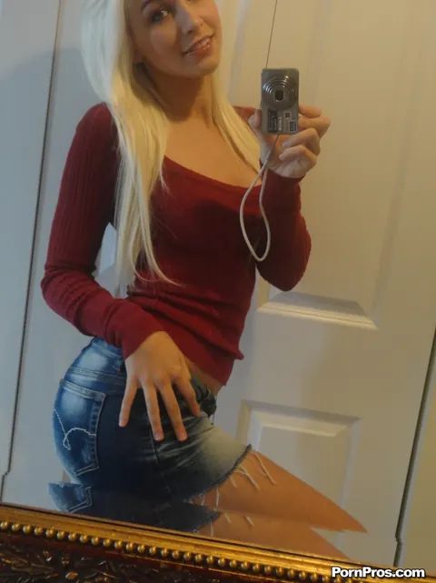 Stevie Shae: Blonde with Big Tits Flashes in a Mirror Selfie – photo 5 of 16