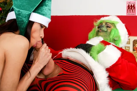 Trans Woman Kisses Both Partners and Has Threesome Sex – photo 10 of 16