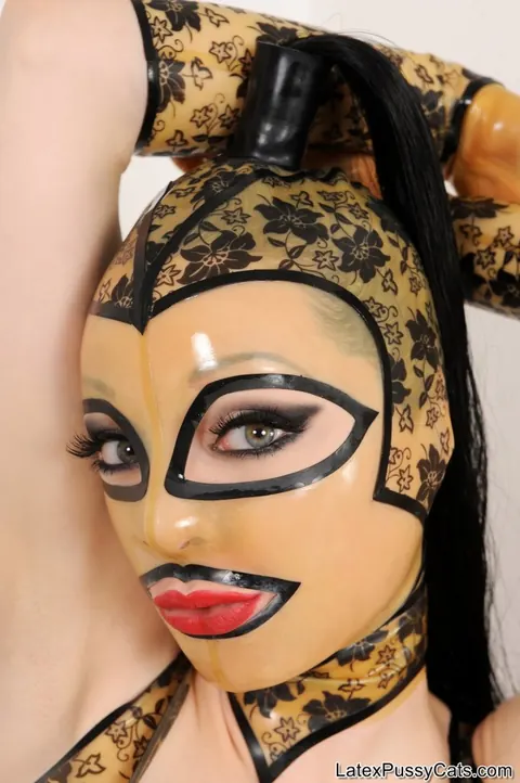 Latex Lucy: British Blonde in Latex Spreads and Sucks Toes by the Mirror – photo 4 of 21