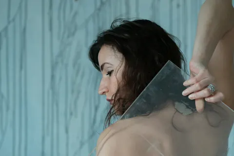Tall Raven-Haired MILF Teases and Spreads – photo 15 of 21