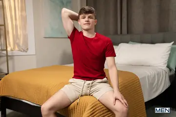 Two Men Kiss and Fuck in Missionary