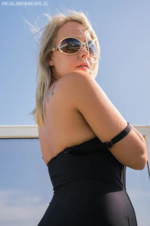 Millie Fenton: British Blonde Reveals Her Big Tits from Her Bikini on the Rooftop in Glasses – photo 4 of 12