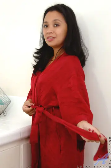 Asian MILF in Lingerie Fingers Her Shaved Pussy