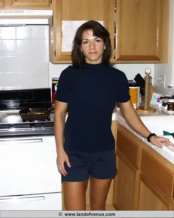 Venus – Thick Brunette MILF Pulls Down Her Shorts to Show Her Athletic Ass