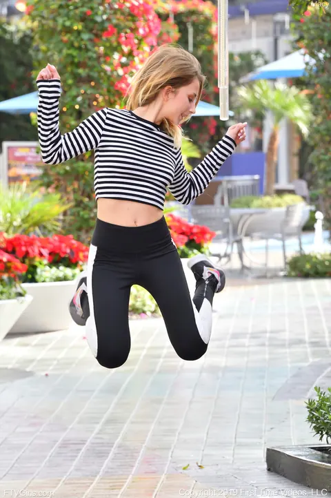 Macy Meadows: Blonde Flashes Her Big Natural Tits in Yoga Pants Outdoors – photo 8 of 20