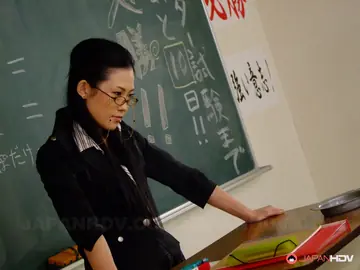 Yui Komine – Japanese MILF with Big Natural Tits Gives a Blowjob