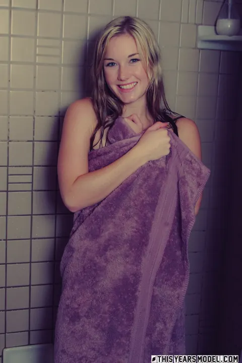 PAWG Blonde Drops Her Robe to Show Her Big Ass in the Shower – photo 3 of 10