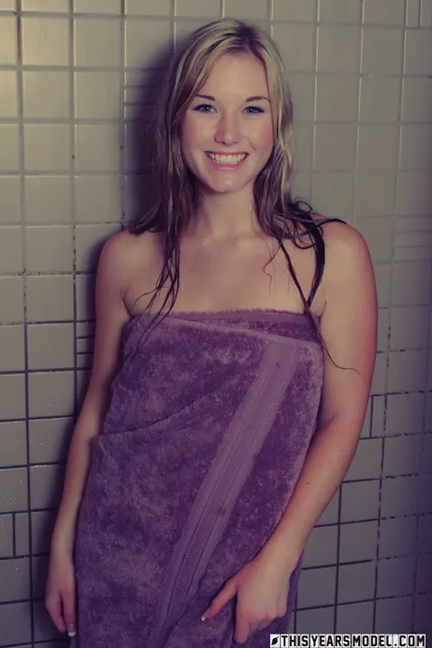 PAWG Blonde Drops Her Robe to Show Her Big Ass in the Shower – photo 1 of 10