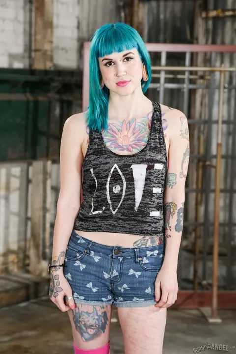 Severin Graves: Short-Haired Tattooed Woman Strips and Toys Herself Outdoors – photo 1 of 17
