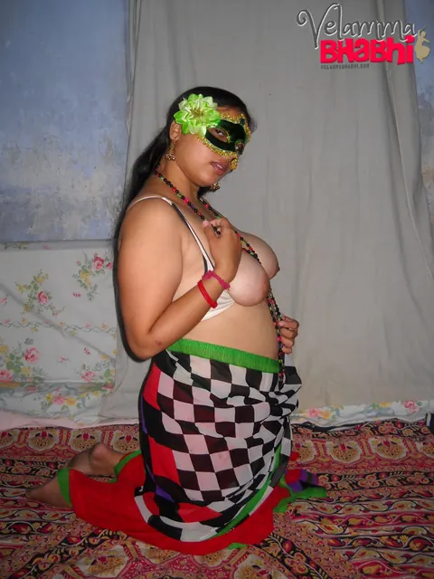 Indian Woman Poses Nude Wearing a Mask – photo 9 of 12