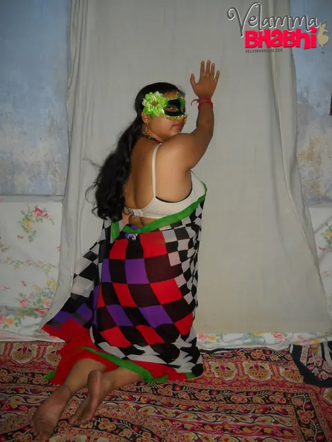 Indian Woman Poses Nude Wearing a Mask – photo 4 of 12