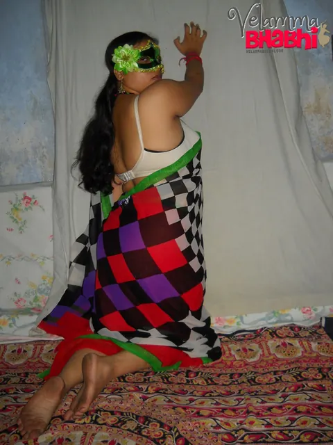 Indian Woman Poses Nude Wearing a Mask – photo 2 of 12