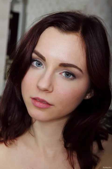 Aurmi: Slim European Brunette Undresses and Spreads Her Pussy – photo 4 of 21
