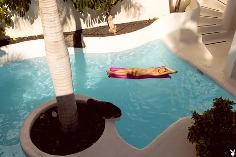 German Woman Strips Off Her Bikini and Poses Nude by the Pool – photo 12 of 20
