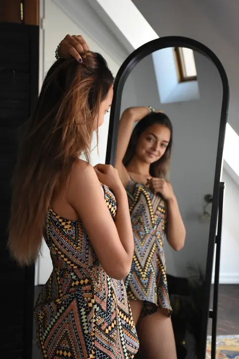 Slava: Thick Brunette with Big Natural Tits Poses at the Mirror – photo 3 of 15