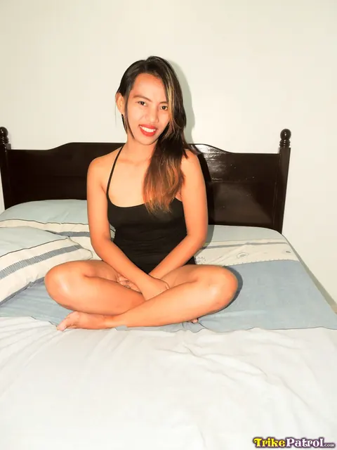 Filipina Undresses and Fucks in a Hotel Room – photo 3 of 21