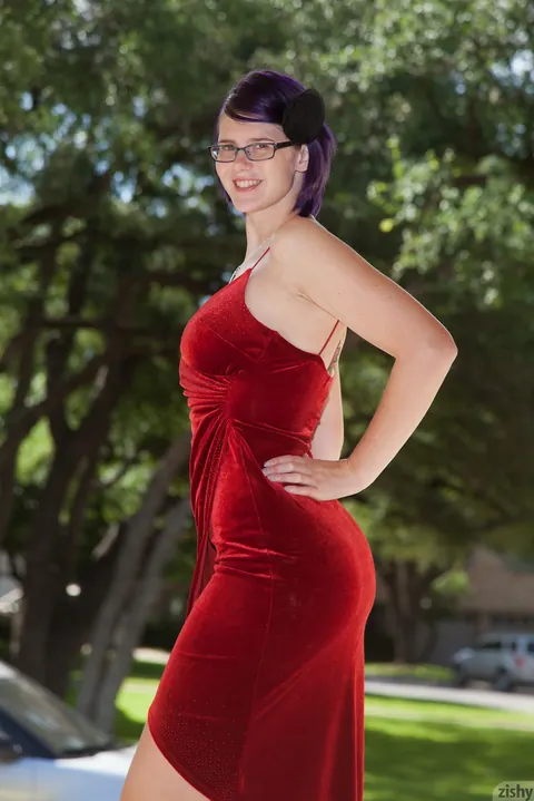 Thick Tall Woman in a Red Dress and Boots Shows Her Big Ass – photo 1 of 11
