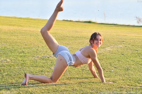 Ellie Eilish: Brunette in a Skirt Fingers Herself in Public – photo 11 of 15