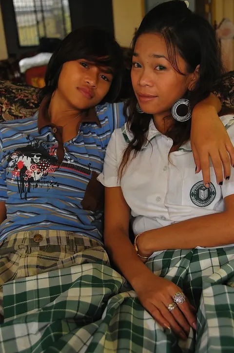 Asian Trans Woman Joins a Couple for a Threesome – photo 1 of 20