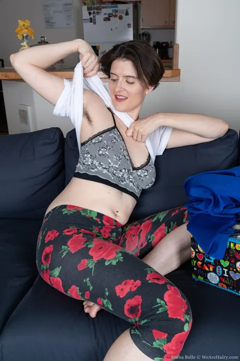 Sosha Belle: Tall Pale Brunette Strips Out of Her Yoga Pants and Uses a Dildo – photo 3 of 21