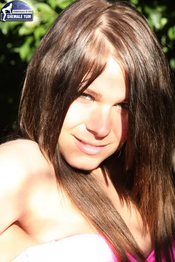 Trans Woman Removes Her Heels and Poses Nude