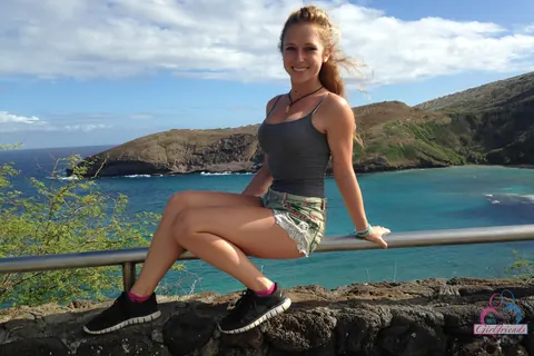 Taylor Whyte: Blonde Amateur Poses in a Top and Shorts on the Beach – photo 14 of 14