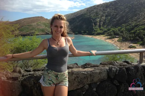 Taylor Whyte: Blonde Amateur Poses in a Top and Shorts on the Beach – photo 8 of 14