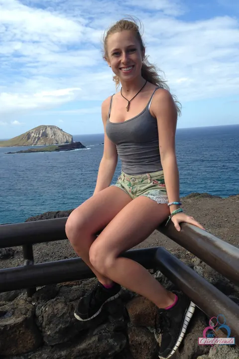 Taylor Whyte: Blonde Amateur Poses in a Top and Shorts on the Beach – photo 2 of 14