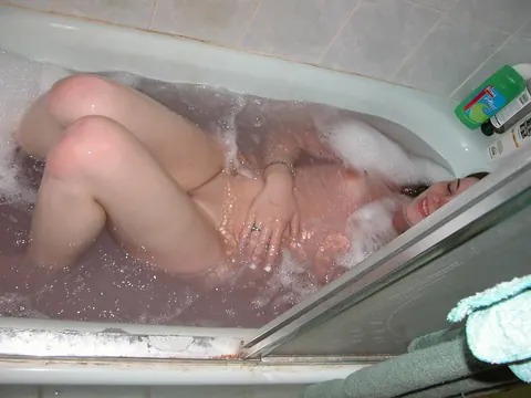 Redhead in the Bathtub Fingers Her Pussy and Spreads Wide – photo 16 of 21