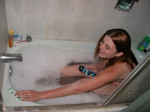 Redhead in the Bathtub Fingers Her Pussy and Spreads Wide – photo 3 of 21