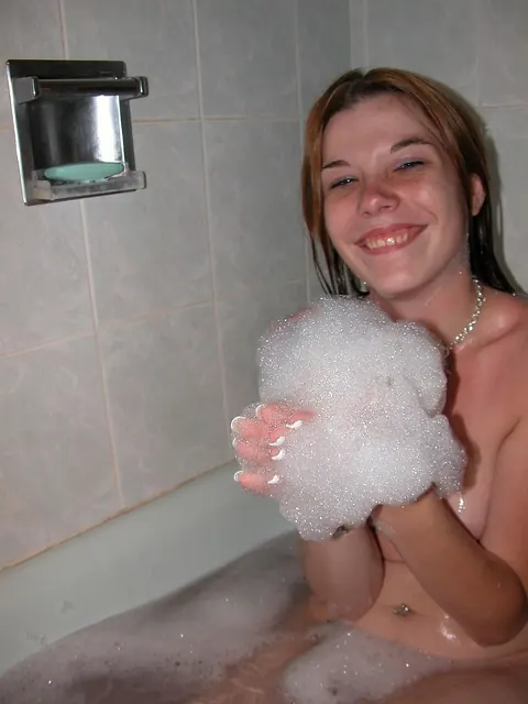 Redhead in the Bathtub Fingers Her Pussy and Spreads Wide – photo 20 of 21