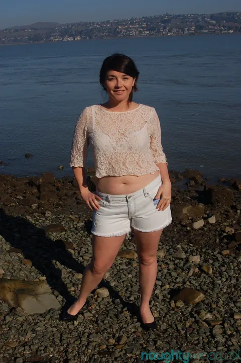 Maxine Holloway: BBW Brunette Spreads Her Hairy Pussy in the Open Air – photo 1 of 21