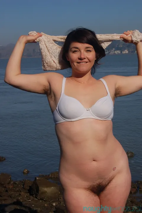 Maxine Holloway: BBW Brunette Spreads Her Hairy Pussy in the Open Air – photo 11 of 21