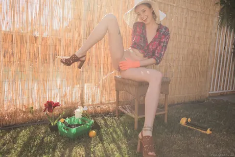 Haley Reed: Slim Blonde in Shorts Spreads and Pisses in the Backyard – photo 7 of 20