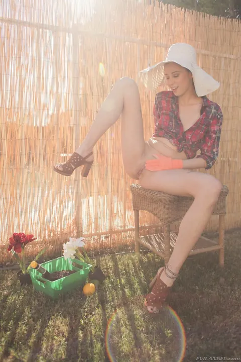 Haley Reed: Slim Blonde in Shorts Spreads and Pisses in the Backyard – photo 3 of 20
