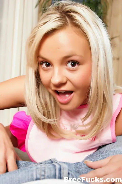 Bree Olson: Busty Blonde in Lingerie Takes Cum in Her Mouth – photo 11 of 12