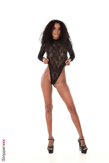 Latina PAWG Masturbates with a Dildo in Heels