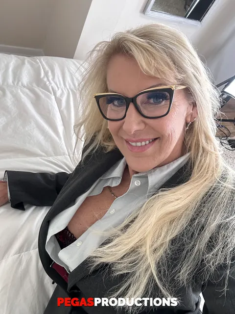 Bianca Fitcougar: Curly Blonde MILFs in Glasses Eat Pussy and Finger – photo 13 of 20