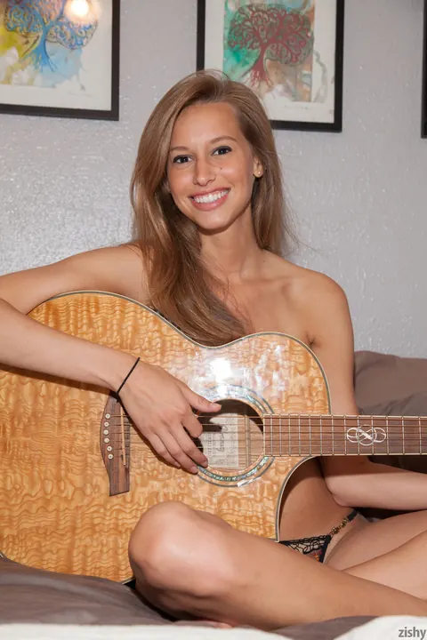 Geri Burgess: Skinny Brunette in Glasses Poses Nude with Guitar – photo 7 of 11