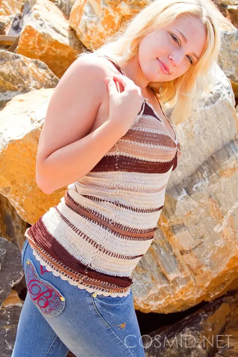 Jeannine Hansen: Thick Blonde in Jeans Bares Her Big Natural Tits Outdoors – photo 4 of 16