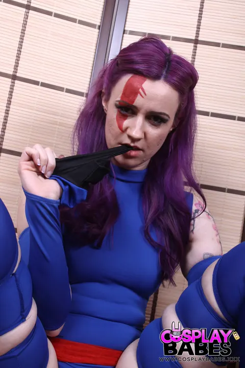 PAWG in Cosplay Fingers and Spreads Her Pussy – photo 7 of 17